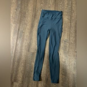 Size 6 discontinued fleece lined pacific teal lululemon leggings 28”